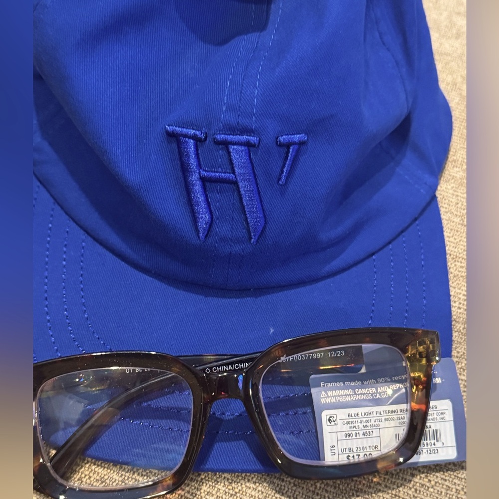 Houston White Blue Hat with Embroidered Logo
Blue light glasses +2.00